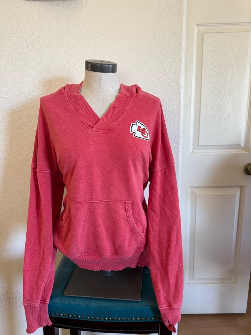 Fanatics Kansas City Chiefs Red V-Neck Hooded Sweatshirt